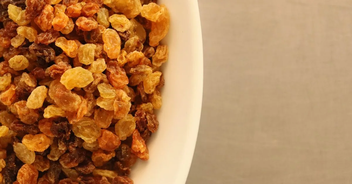 Raisins in a bowl